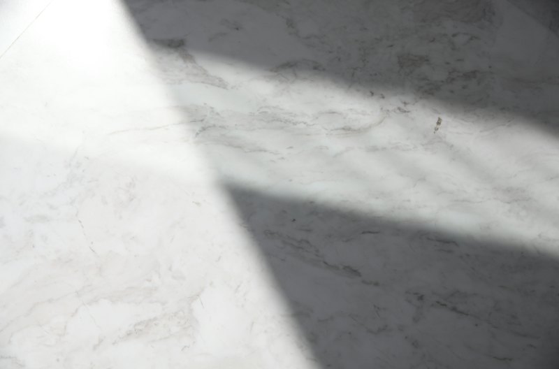 White marble-look surface like a metallic epoxy finish